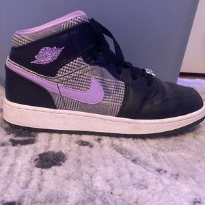 air jordan’s 1 mid se houndstooth